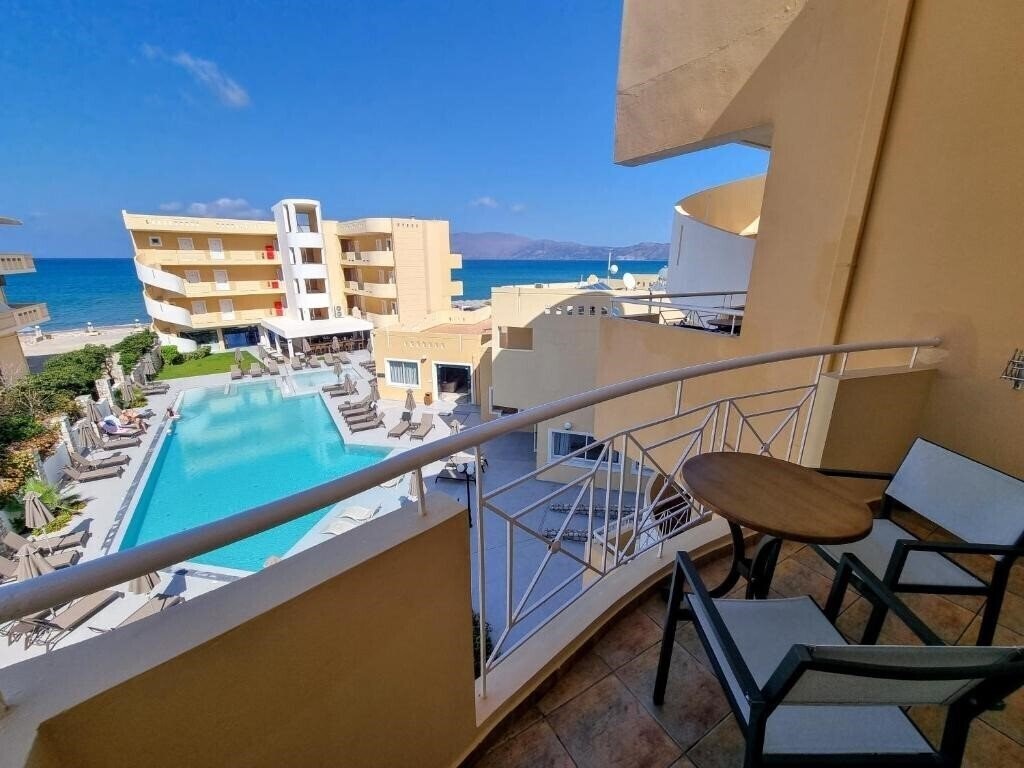 Imaginea Sunny Bay Hotel 3*