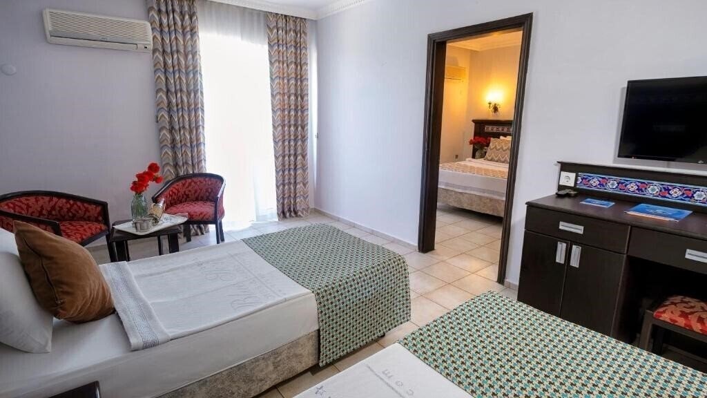 Imaginea Blue Sky Hotel 3*