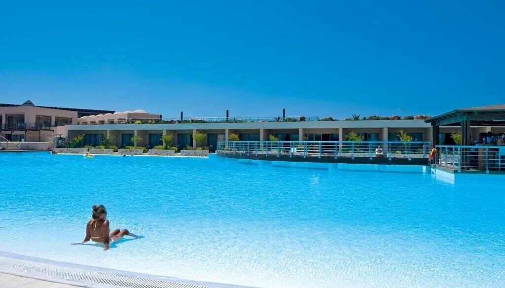 Imaginea Cavo Spada Luxury Sports & Leisure Resort & SPA 5*