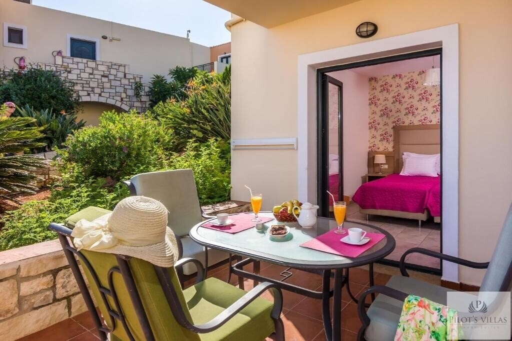 Imaginea Pilot'S Villas Luxury Suites 4*