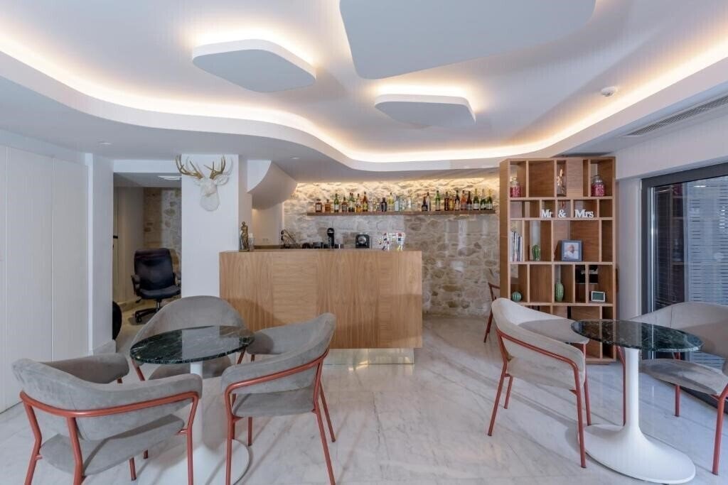 Отель Iraklion Hotel 2*