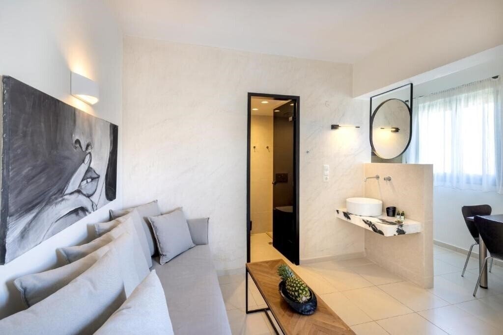 Imaginea La Stella Apartments & Suites 4*