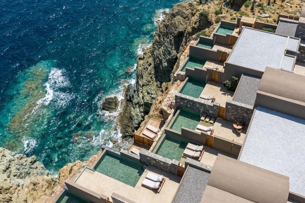 Hotel Acro Suites 5*