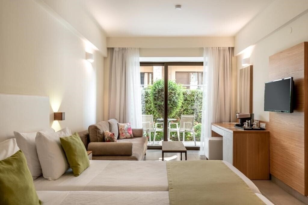 Imaginea Airis Boutique&Suites 4*