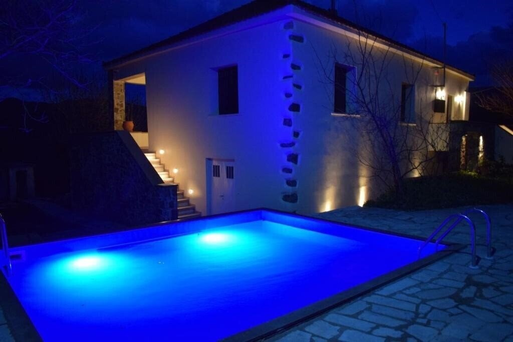 Hotel Villa Vlatos 4*