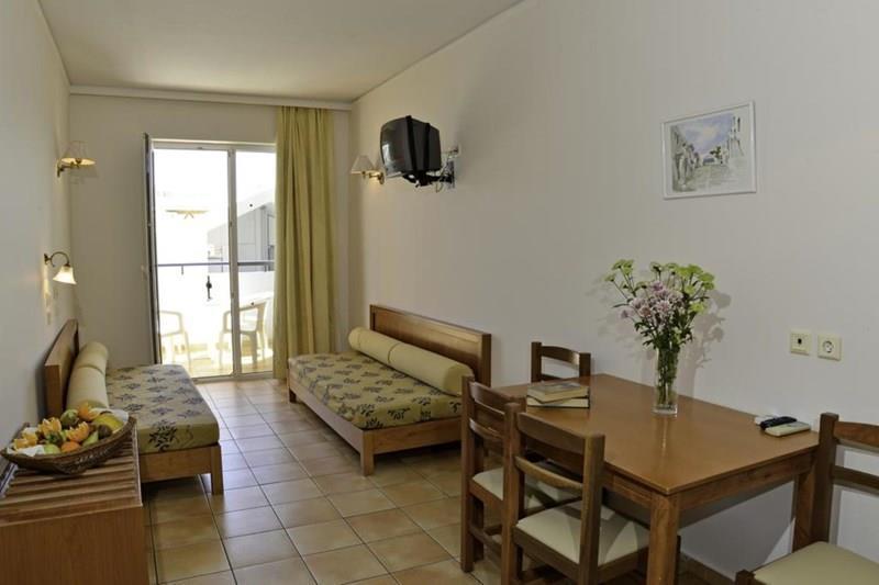 Фото Lefkoniko Beach Hotel 3*