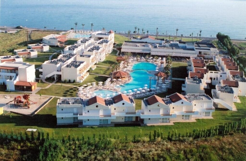 Отель Zorbas Beach 1*