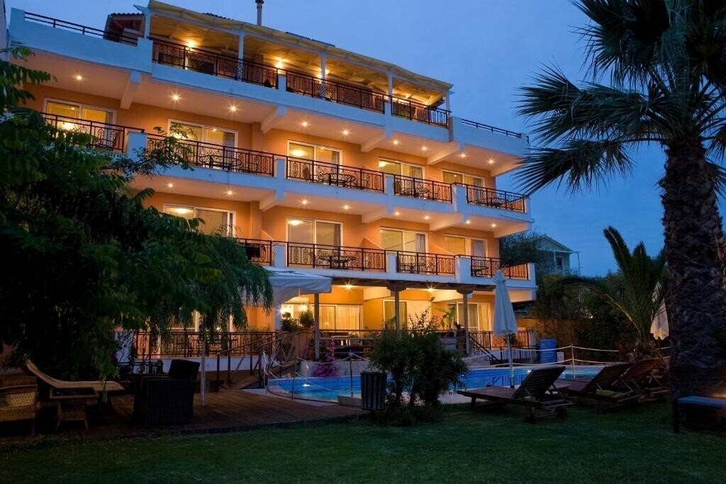 Imaginea Grand Nefeli 4*