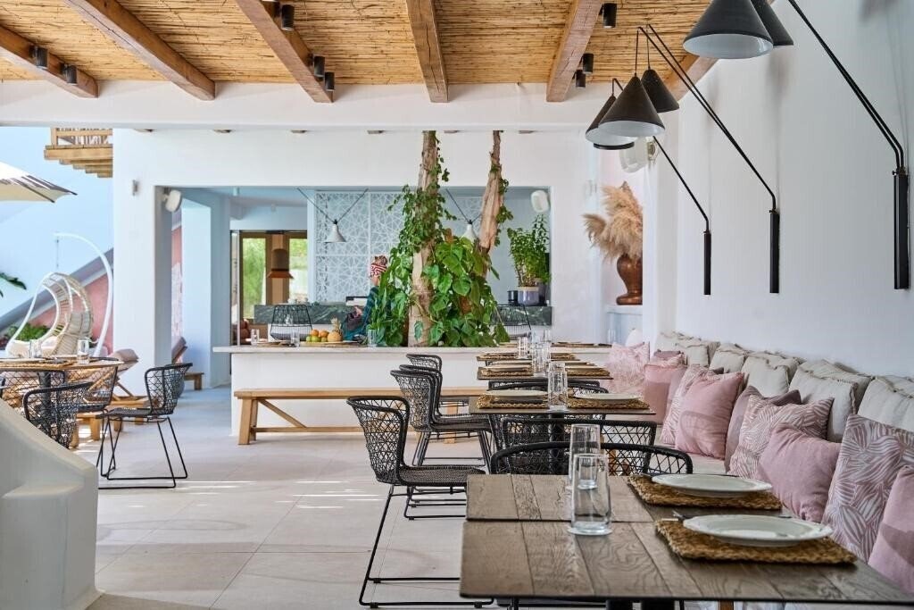 Imaginea Adorno Beach Hotel & Suites 4*