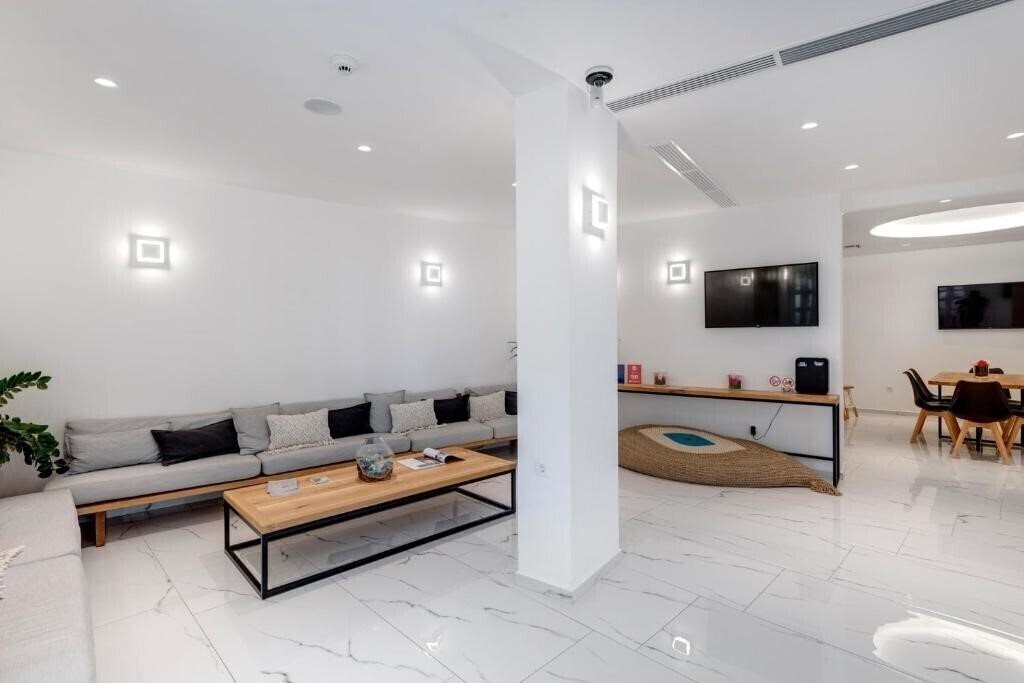 Imaginea Makis Place 3*