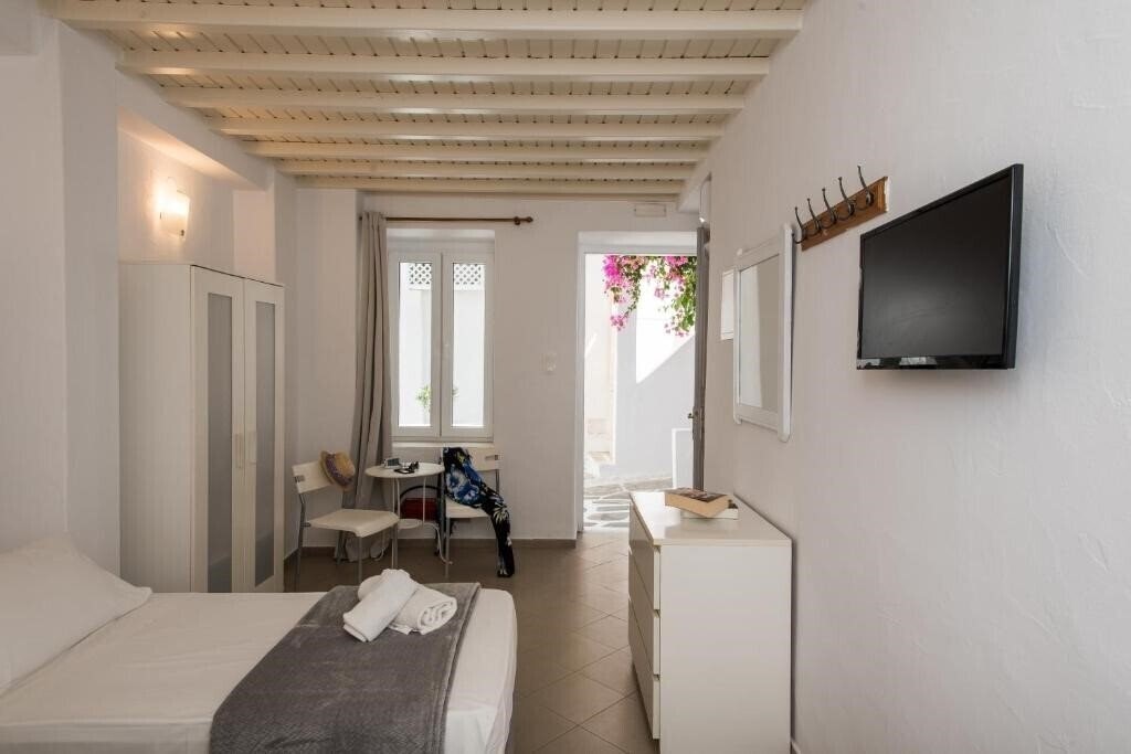 Imaginea Lirous Studios 3*