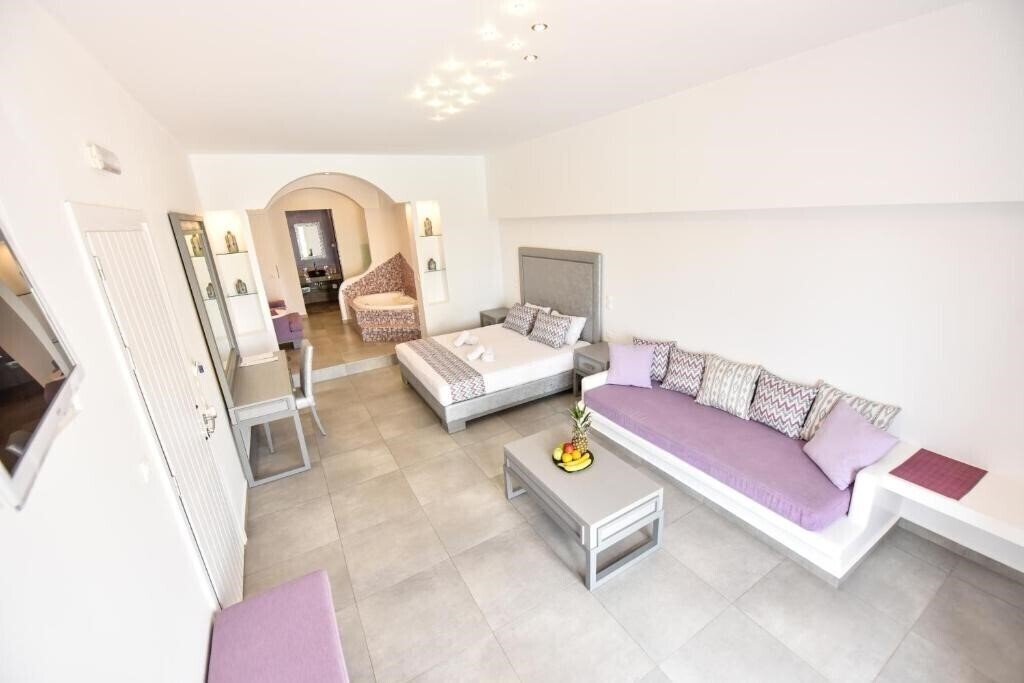 Imaginea Queen Boutique Suites 3*