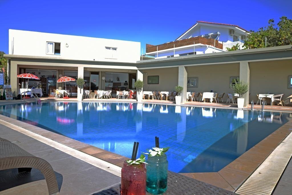 Hotel Hillside Studios 2*