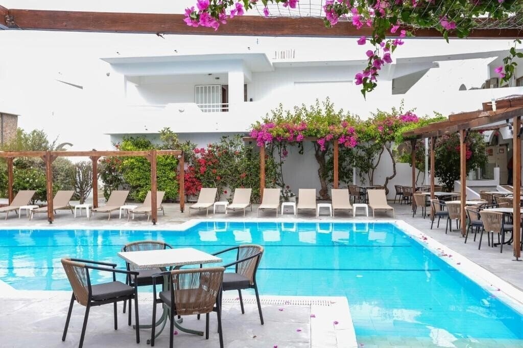 Изображение Loutanis Hotel 3*