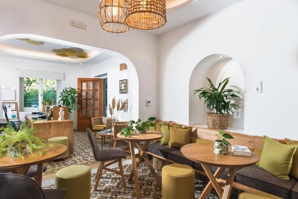 Hotel Semiramis 4*