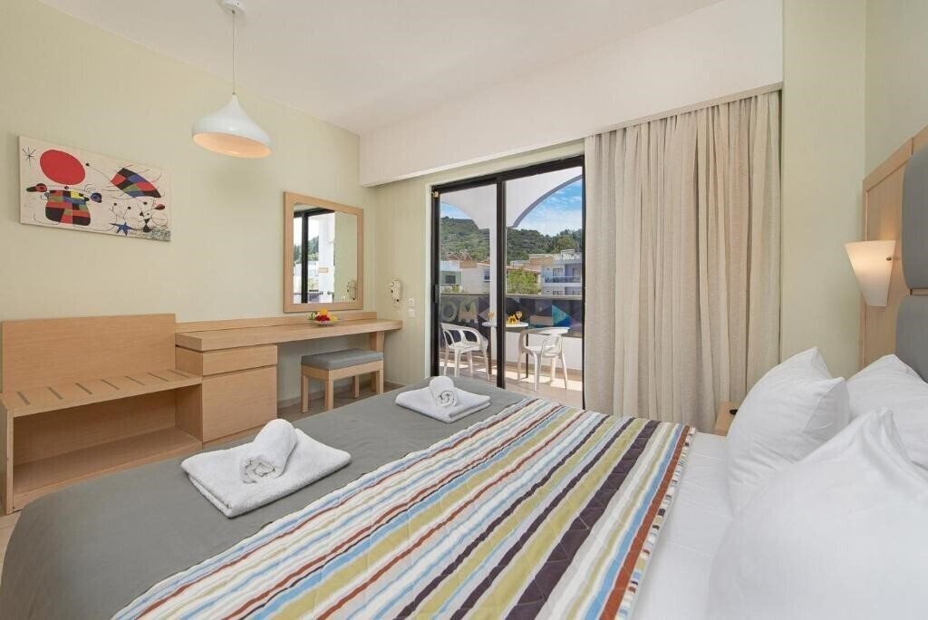 Фото Sunny Days Apartments 3*