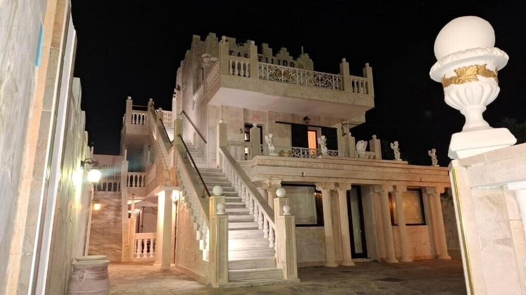 Отель Castellino Studios 3*