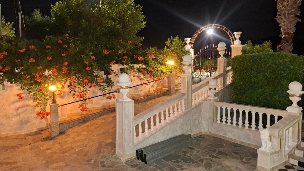 Фотография Castellino Studios 3*