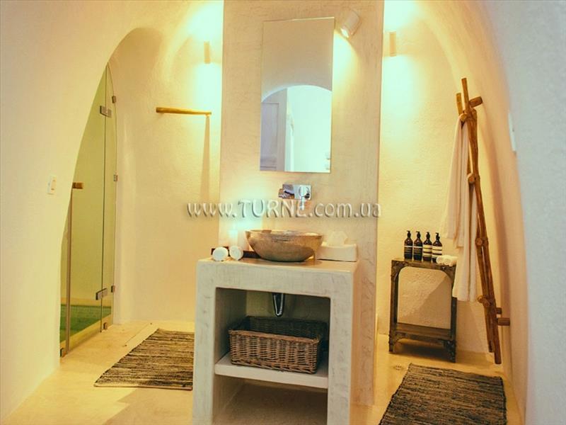 Imaginea Iconic Santorini Hotel 5*