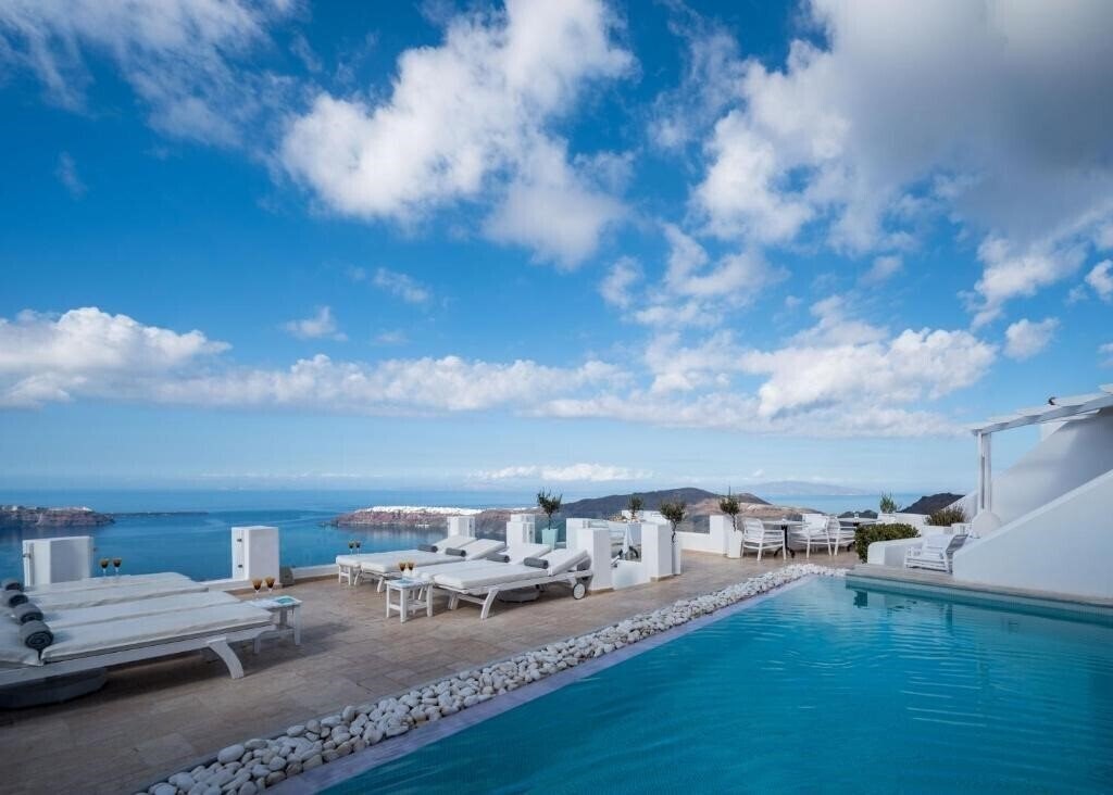Hotel Above Blue Suites 4*