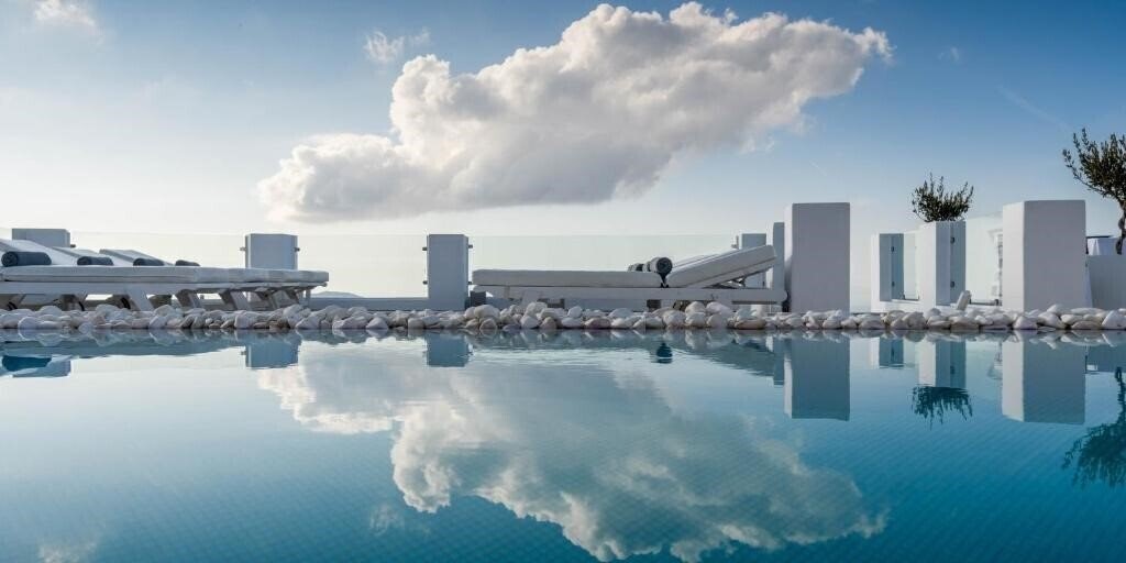 Fotografii Above Blue Suites 4*
