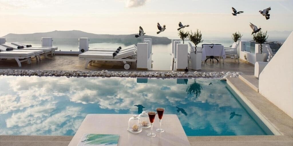 Imaginea Above Blue Suites 4*