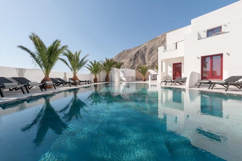 Hotel Crown Suites 3*