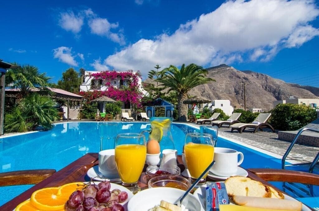Отель Holiday Beach Resort 3*