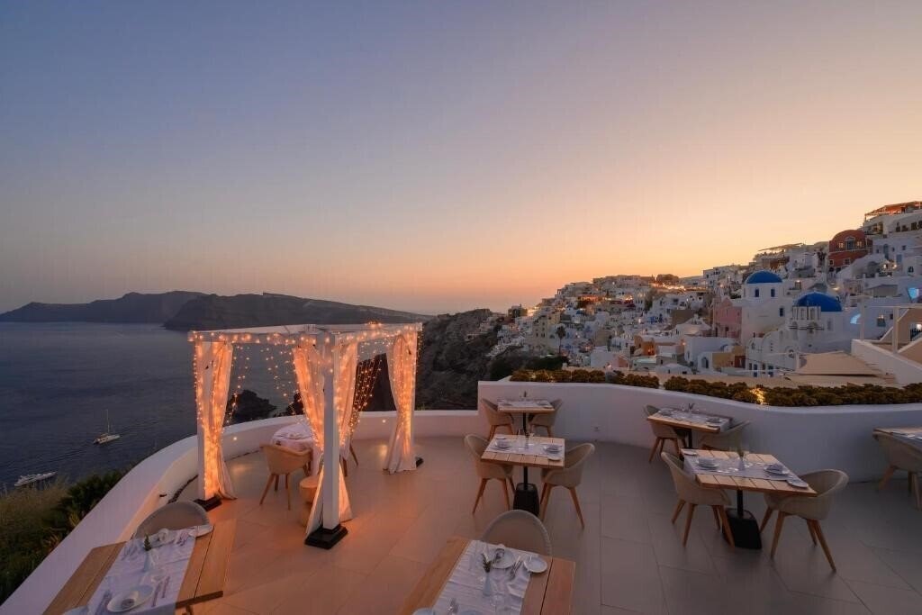 Отель Oia Castle Hotel 5*