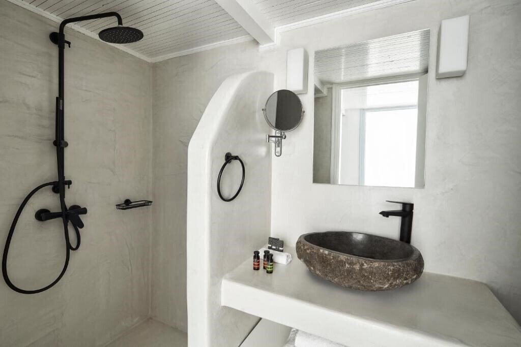 Фотография Mr. & Mrs. White Santorini 4*