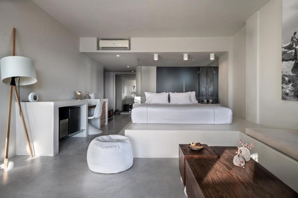 Фото West East Suites 5*