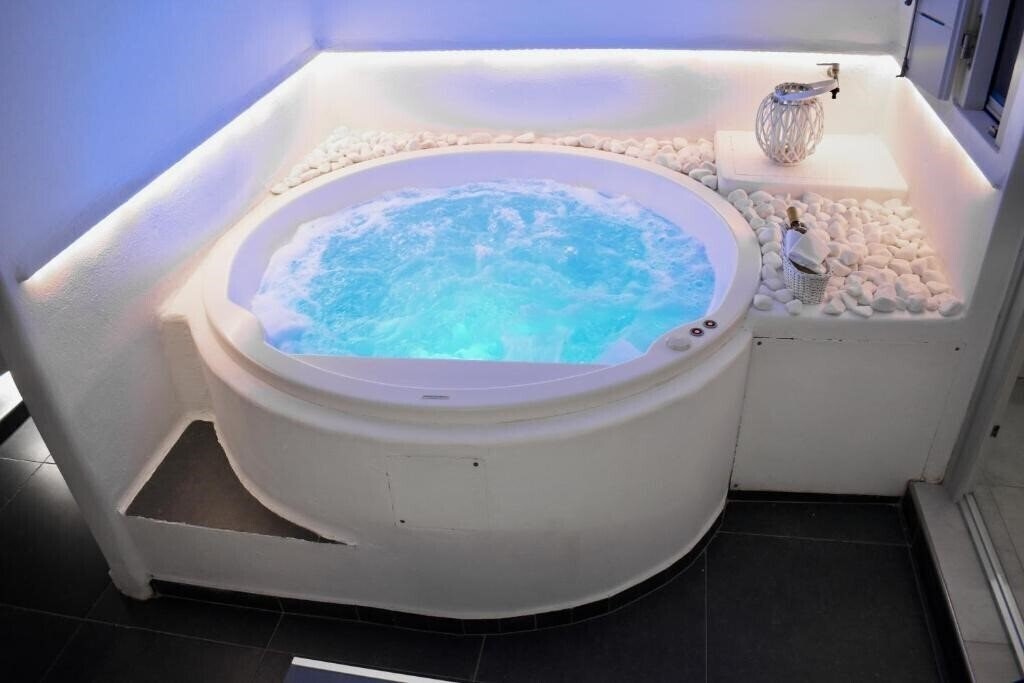 Фотография Ariana Suites Adults Only 4*