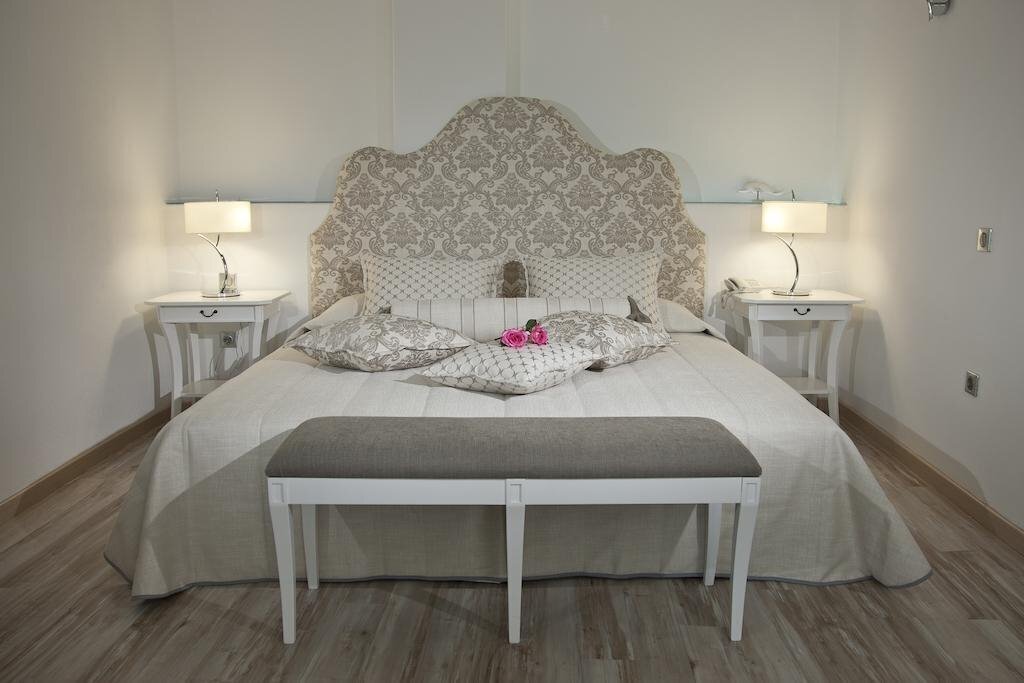 Отель Delfini Villas 2*