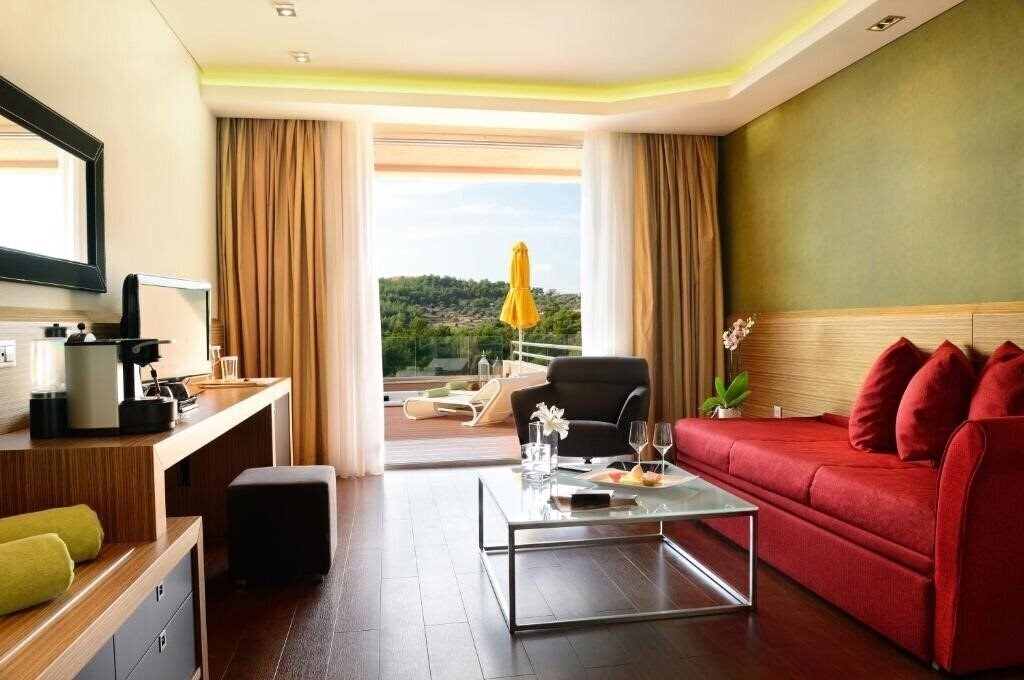 Imaginea Royal Paradise Beach Resort & SPA 5*