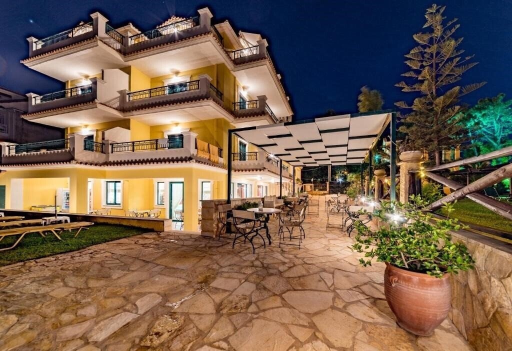 Imaginea Andreolas Luxury Suites 5*