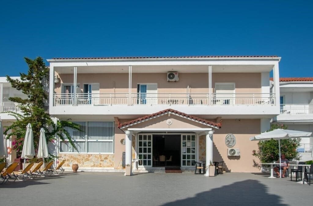 Imaginea Ikaros Hotel 2*