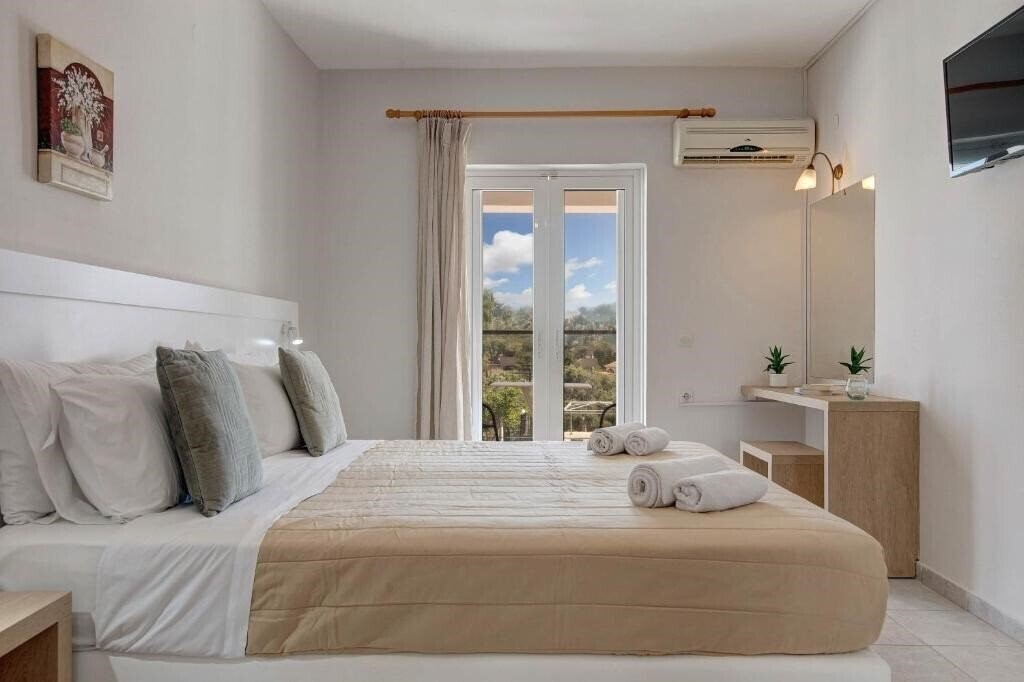 Fotografii Megara 2*