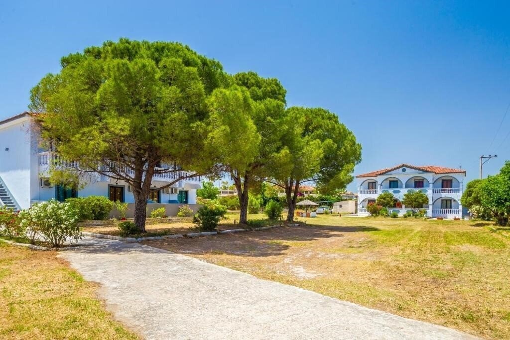 Отель Babis Studios 2*