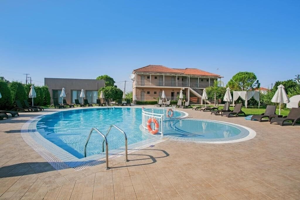 Imaginea Eleni'S Garden 3*