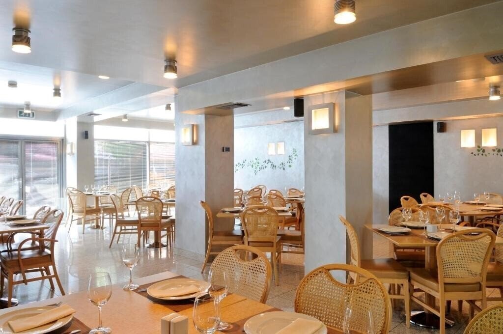 Отель Maniatis Hotel 3*