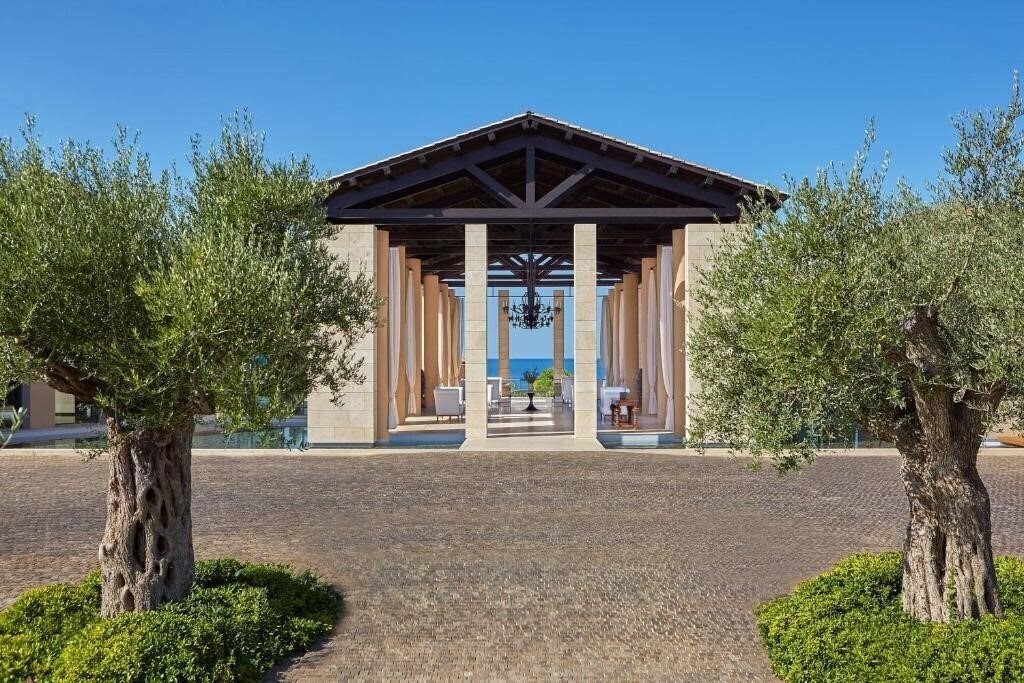 Hotel The Romanos, A Luxury Collection Resort 5*