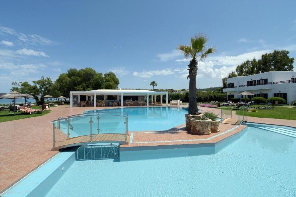 Отель Geraniotis Hotel & Resort 3*