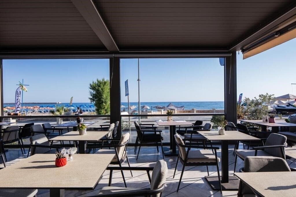 Imaginea Steris Elegant Beach Hotel 3*