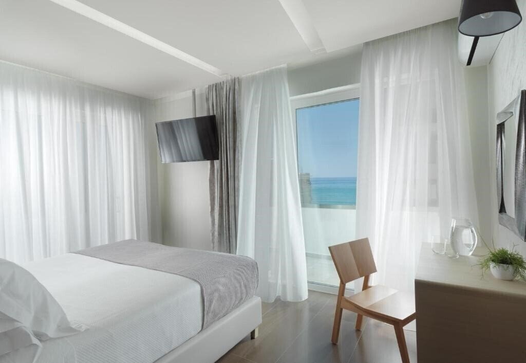 Фото Melrose Hotel 4*