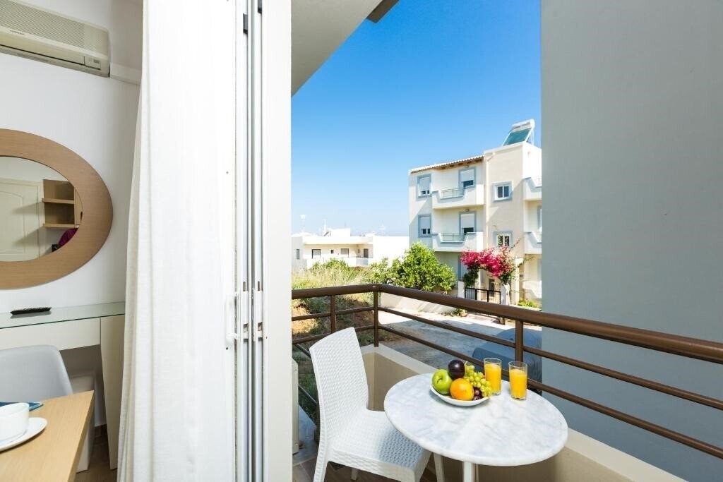 Imaginea Eltina Hotel 2*