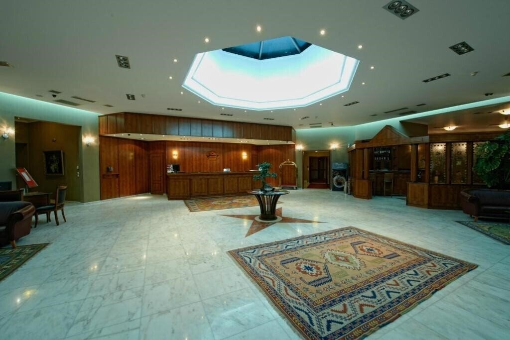 Imaginea Royal Hotel 4*