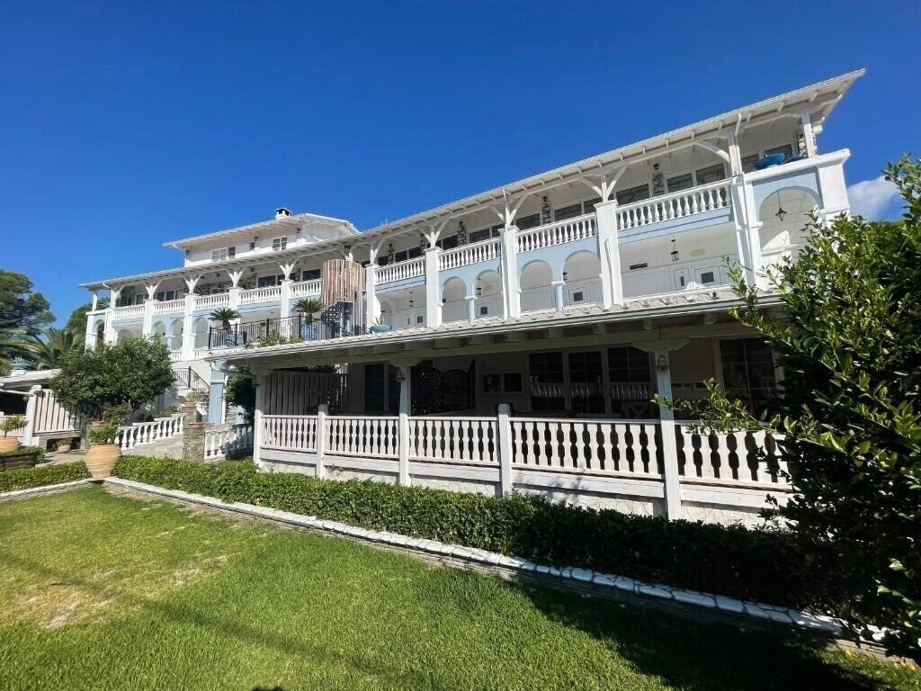 Отель Diaporos Hotel 3*