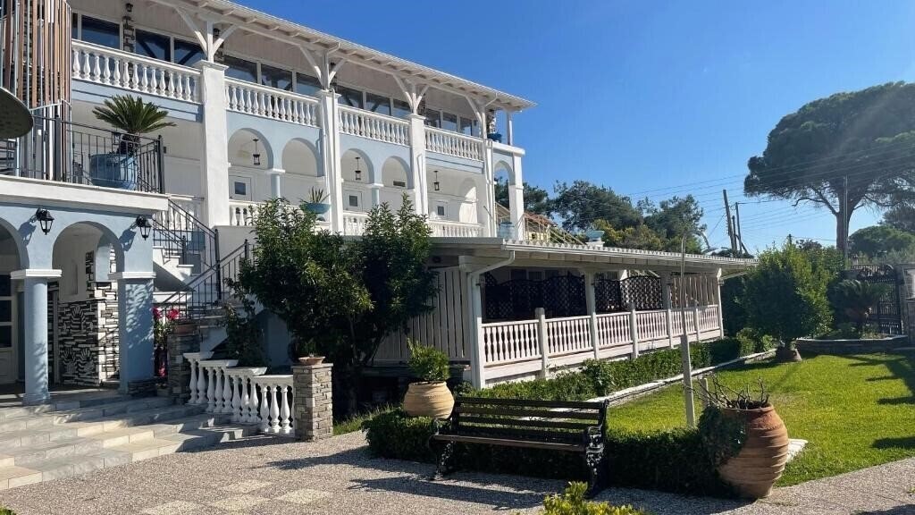 Фото Diaporos Hotel 3*