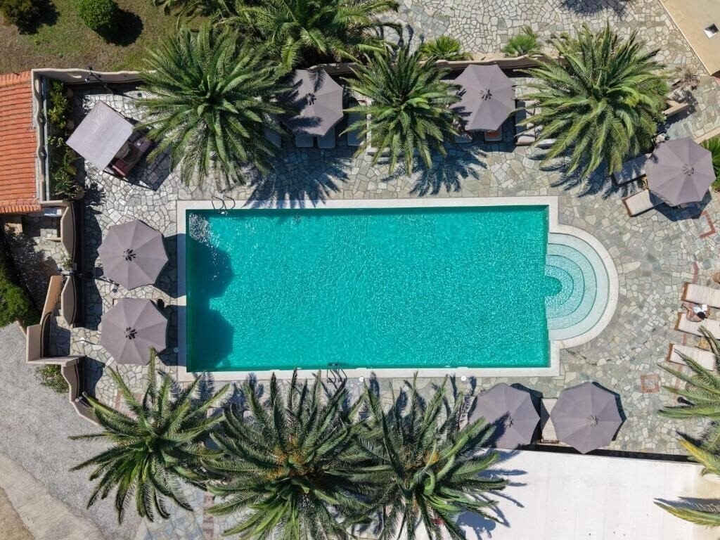 Imaginea Kelyfos Hotel 2*