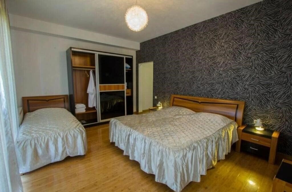 Imaginea Red House 4*